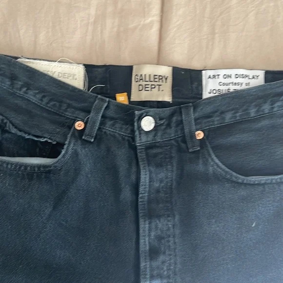 100% Brand New Mens Gallery Dept. jeans, Never worn.